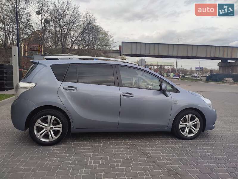 Минивэн Toyota Verso 2010 в Киеве