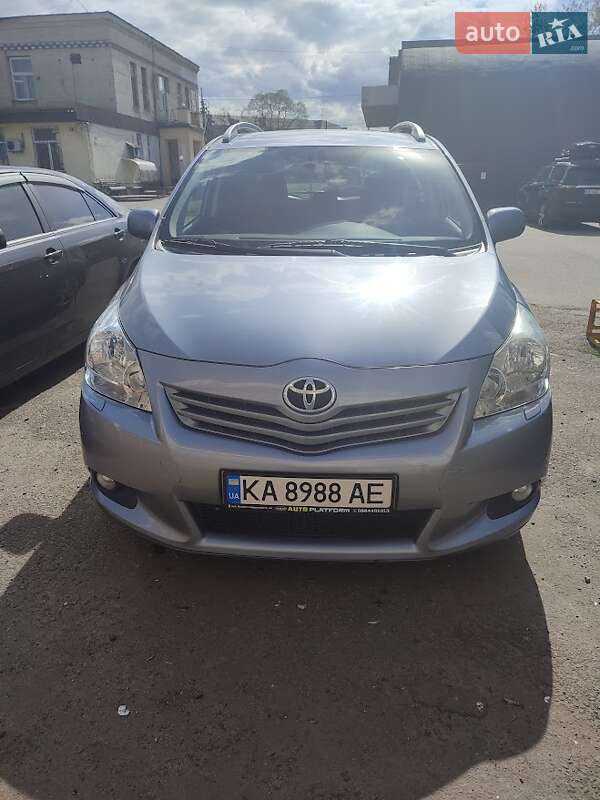 Минивэн Toyota Verso 2010 в Киеве