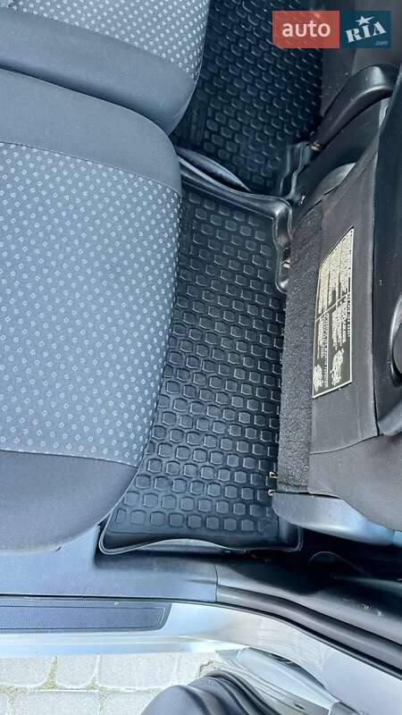 Минивэн Toyota Verso 2009 в Каменец-Подольском фото 78 Минивэн Toyota Verso 2009 в Каменец-Подольском