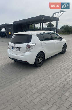 Минивэн Toyota Verso 2013 в Лановцах