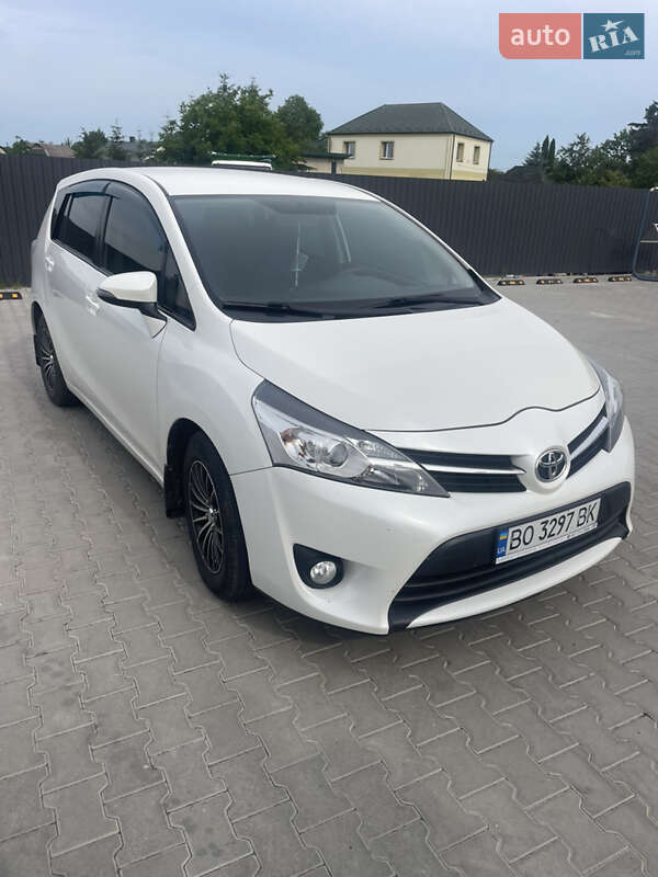 Минивэн Toyota Verso 2013 в Лановцах