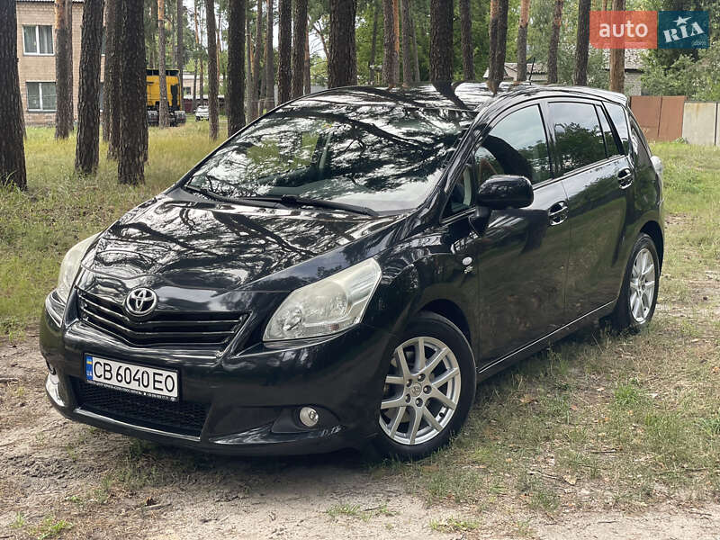 Мінівен Toyota Verso 2010 в Чернігові