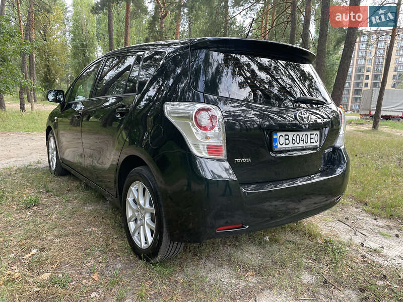Мінівен Toyota Verso 2010 в Чернігові