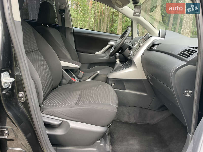 Мінівен Toyota Verso 2010 в Чернігові