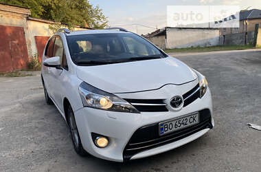 Мінівен Toyota Verso 2014 в Збаражі