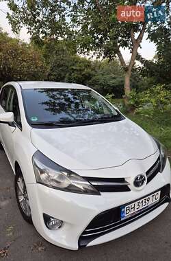 Минивэн Toyota Verso 2015 в 