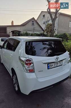 Минивэн Toyota Verso 2015 в 