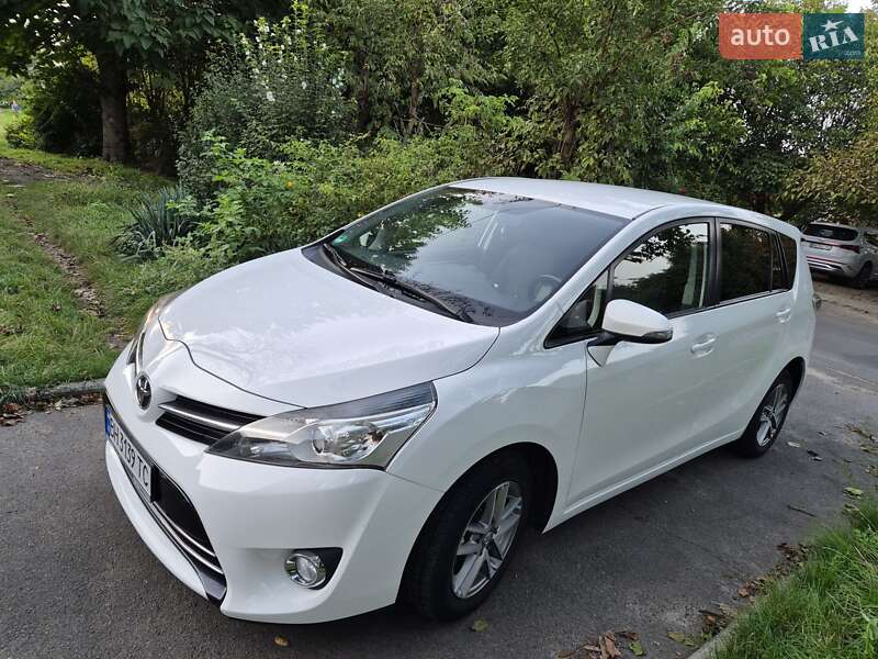 Минивэн Toyota Verso 2015 в 