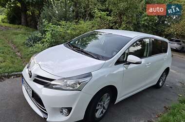 Минивэн Toyota Verso 2015 в 