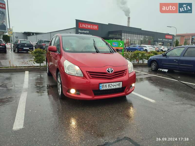 Мінівен Toyota Verso 2009 в Хмельницькому