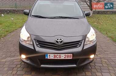 Мінівен Toyota Verso 2012 в Рівному