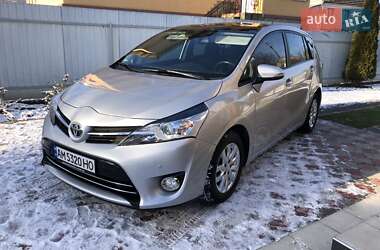 Мінівен Toyota Verso 2015 в Бердичеві