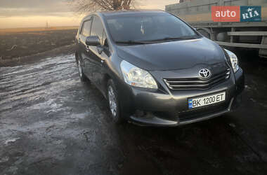 Мінівен Toyota Verso 2010 в Нетішині