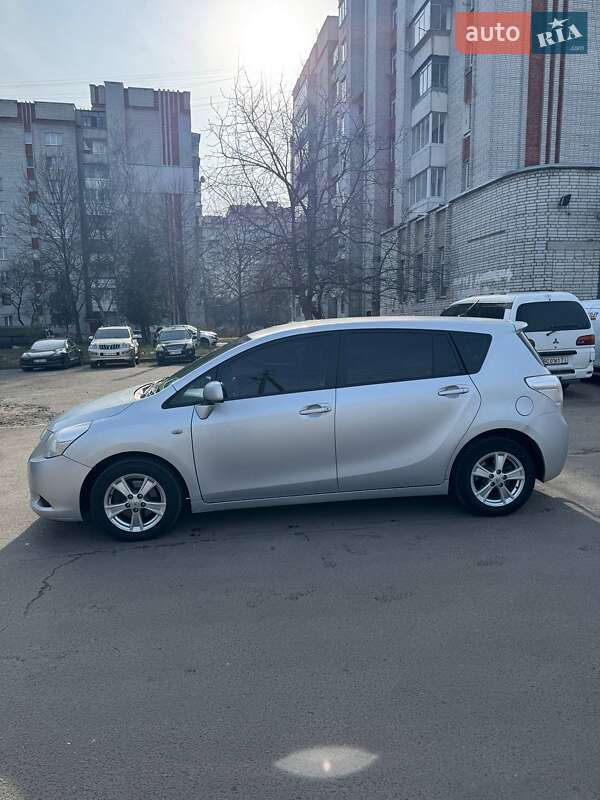 Мінівен Toyota Verso 2009 в Шумську