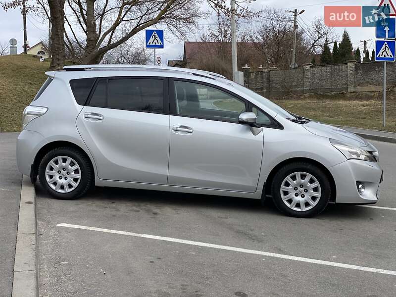 Мінівен Toyota Verso 2015 в Вінниці