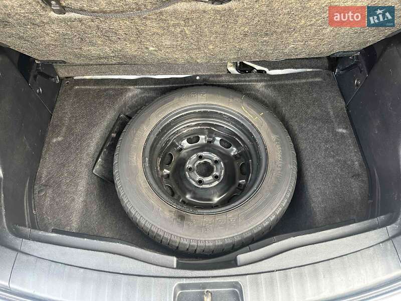 Мінівен Toyota Verso 2011 в Львові
