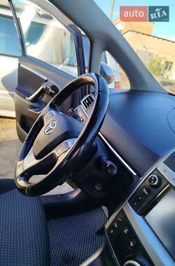 Мінівен Toyota Verso 2014 в 