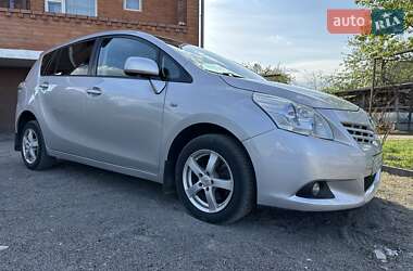 Минивэн Toyota Verso 2012 в 
