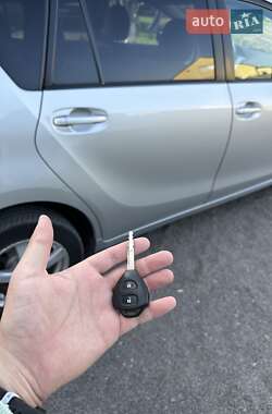 Минивэн Toyota Verso 2012 в 