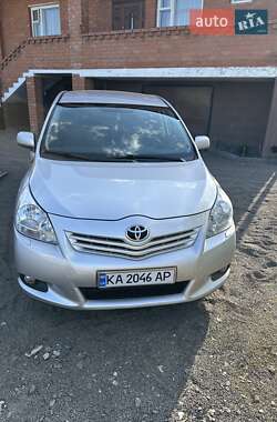 Минивэн Toyota Verso 2012 в 