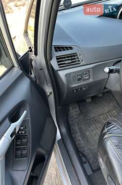 Минивэн Toyota Verso 2012 в 