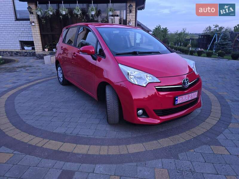 Мінівен Toyota Verso 2012 в Луцьку