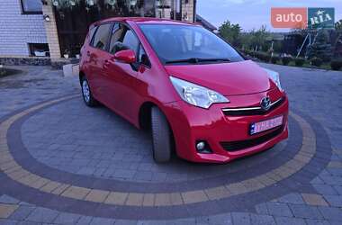 Минивэн Toyota Verso 2012 в 