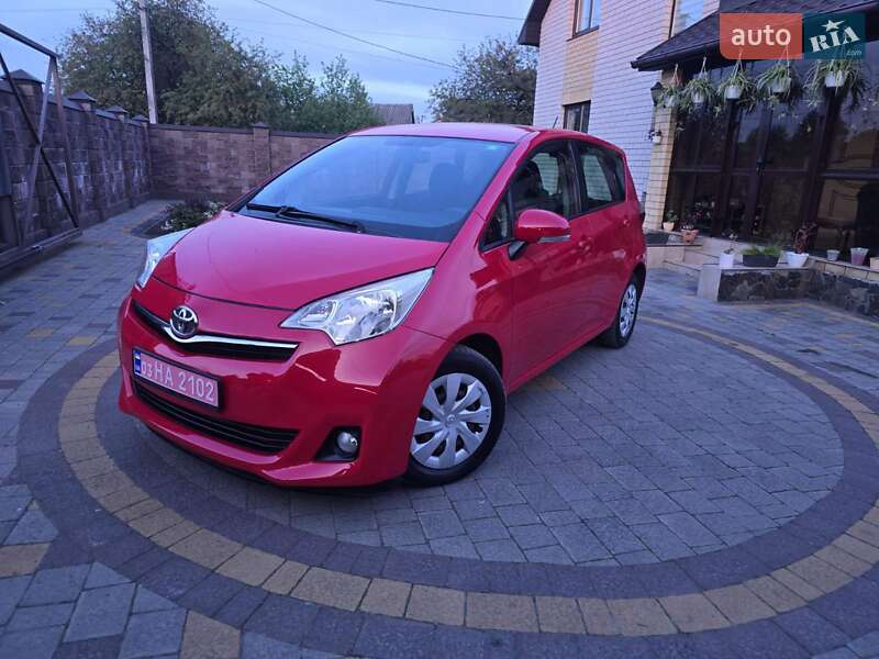 Мінівен Toyota Verso 2012 в Луцьку