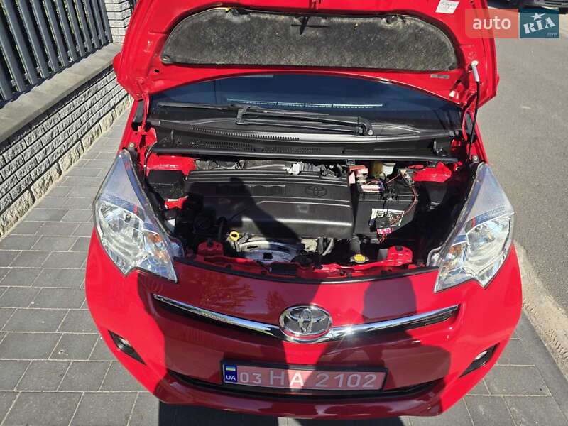 Мінівен Toyota Verso 2012 в Луцьку