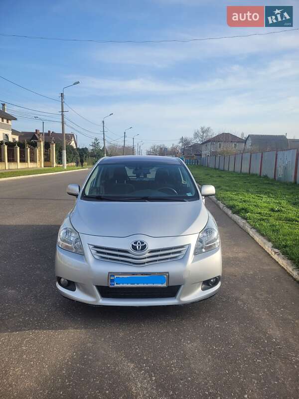 Минивэн Toyota Verso 2009 в Черноморске