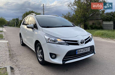 Минивэн Toyota Verso 2014 в 