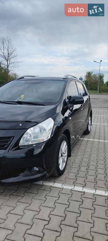 Минивэн Toyota Verso 2012 в Деражне