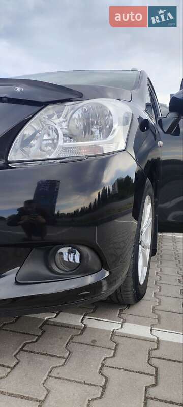 Минивэн Toyota Verso 2012 в Деражне