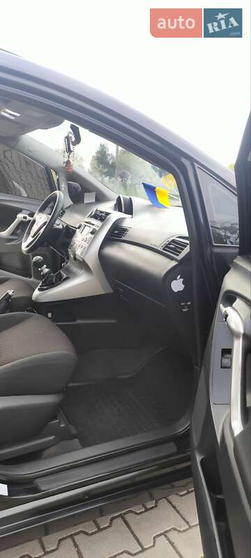 Минивэн Toyota Verso 2012 в Деражне