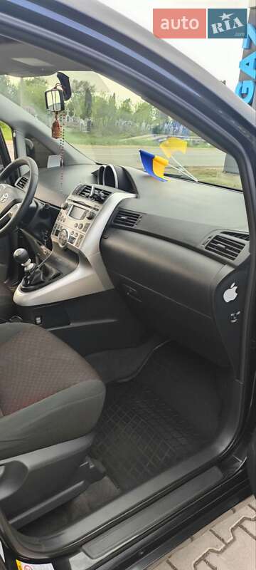 Минивэн Toyota Verso 2012 в Деражне