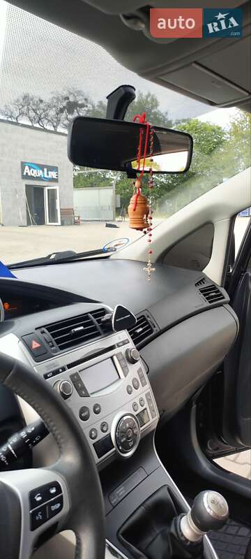 Минивэн Toyota Verso 2012 в Деражне