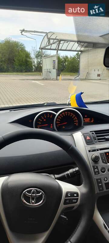 Минивэн Toyota Verso 2012 в Деражне