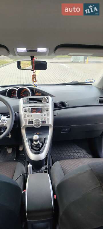 Минивэн Toyota Verso 2012 в Деражне