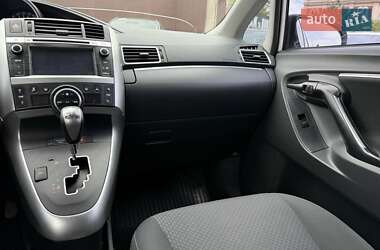 Минивэн Toyota Verso 2013 в 