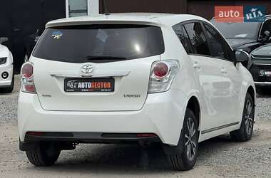 Минивэн Toyota Verso 2013 в 