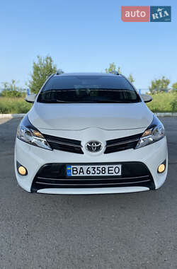 Минивэн Toyota Verso 2014 в 