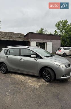 Минивэн Toyota Verso 2010 в 