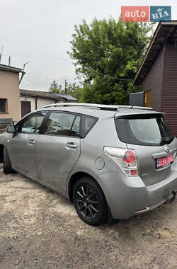 Минивэн Toyota Verso 2010 в 