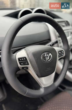 Минивэн Toyota Verso 2010 в 