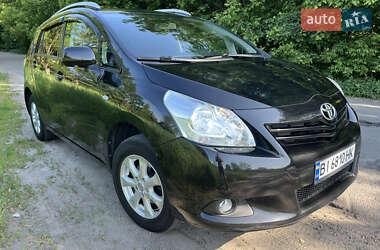 Минивэн Toyota Verso 2011 в 