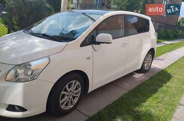 Минивэн Toyota Verso 2012 в 
