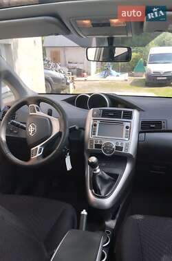Минивэн Toyota Verso 2012 в 