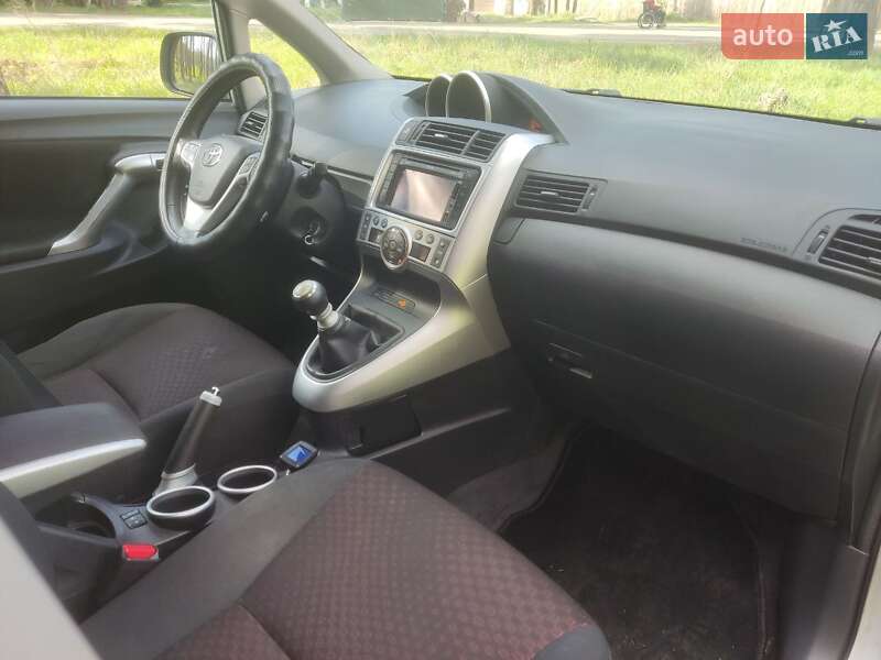 Мінівен Toyota Verso 2011 в Києві