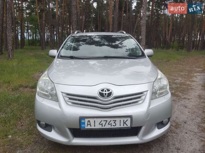 Мінівен Toyota Verso 2011 в Києві