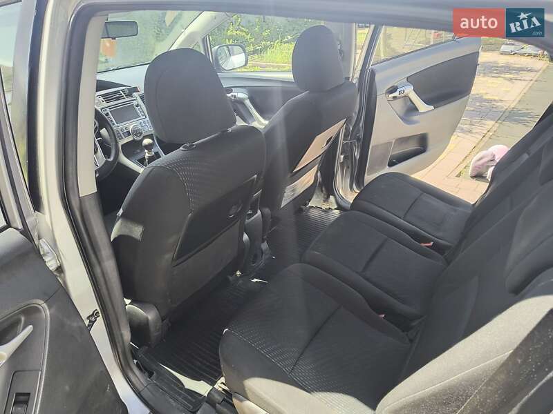 Мінівен Toyota Verso 2012 в Турці фото 7 Мінівен Toyota Verso 2012 в Турці